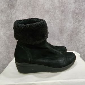 AK SPORT Women Black Faux Fur Ankle Boots. Size: 7M